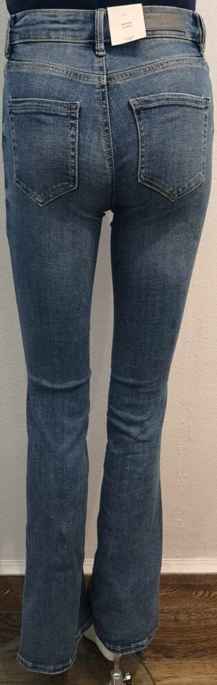 Vero Moda  – Flash Flared Jeans – Leg 30″