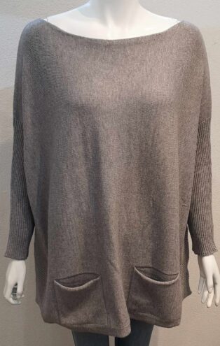 Diverse – Gabriella Two Pocket Jumper – Light Grey