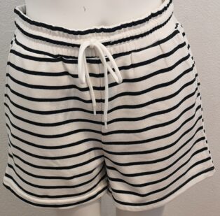 Vero Moda – PCChilli – Stripe Shorts – Cloud Dancer – Black