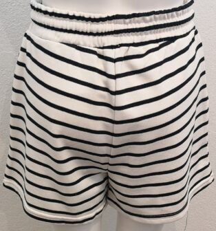 Vero Moda – PCChilli – Stripe Shorts – Cloud Dancer – Black