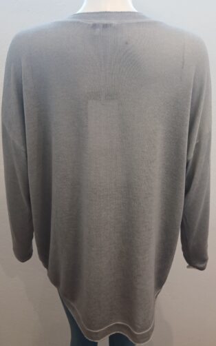 Sarah Tempest – V Neck Vintage Wash Top – Silver Grey