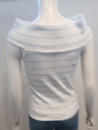 Pieces – Margo off the shoulder Top – White and Nantucket Breeze