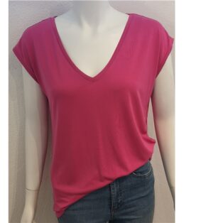 Pieces – Kamala ‘V’ Neck T.Shirt – Beetroot Purple