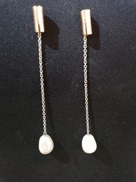 Blanco oversized pearl on a rose tube and chain